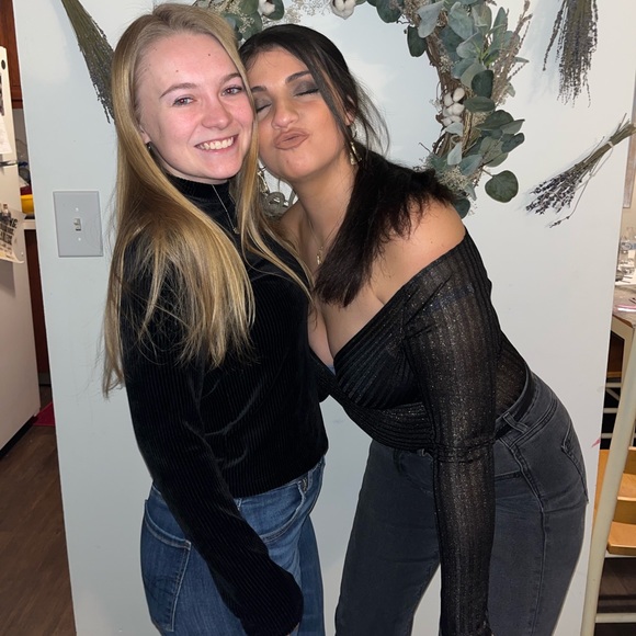 Meet your Posher, Chloe (make me an offer!) - Picture 5 of 6